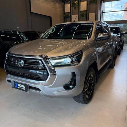 TOYOTA HILUX 2.8 D-4D TURBO DIESEL CD GR-S 4X4 AUTOMÁTICO TOYOTA HILUX 2.8 D-4D TURBO DIESEL CD GR-S 4X4 AUTOMÁTICO